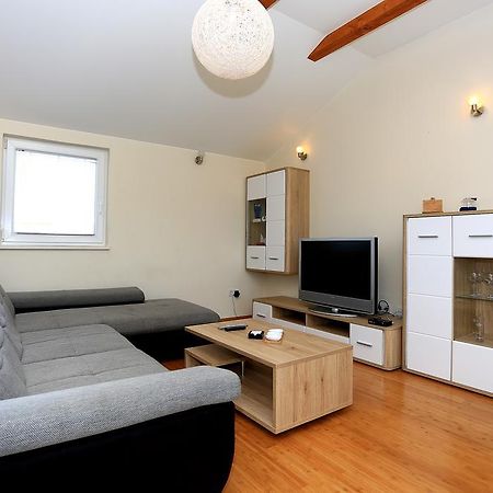Apartment Pa Ve Murter Exterior foto