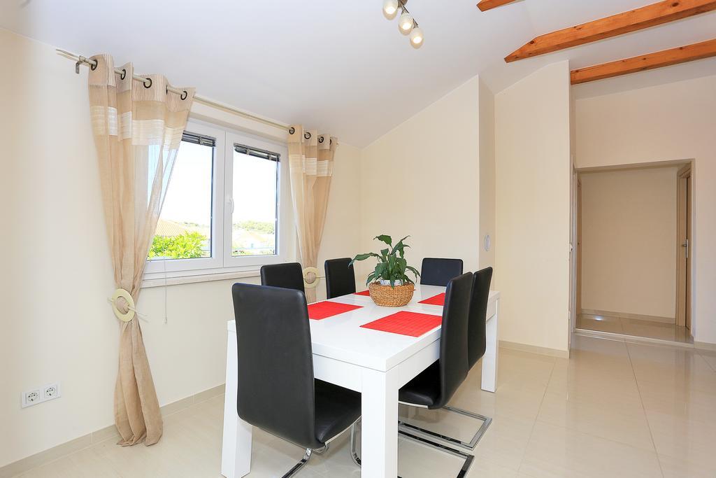 Apartment Pa Ve Murter Exterior foto